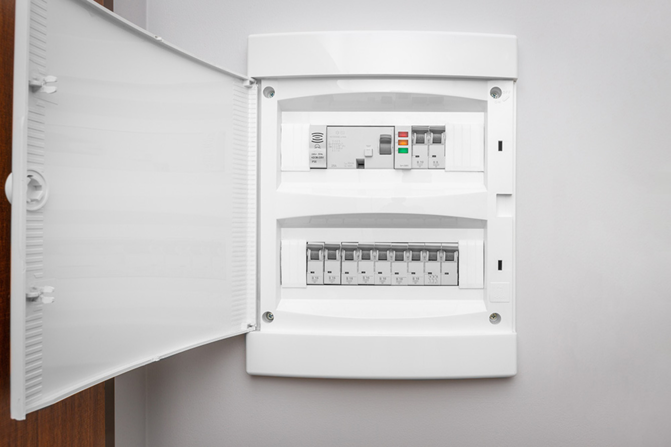 Über­spannungs­schutz bei CR Elektroanlagen in Starnberg